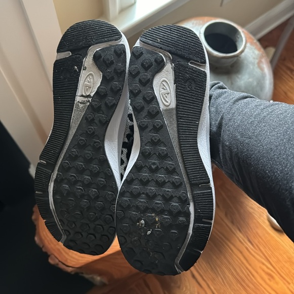 Sneakers size 9 poke-a-dot - Picture 4 of 6